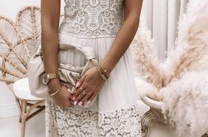Elegantné maxi šaty s čipkou a háčkovanými detailmi, biele