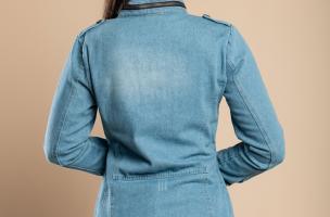 Módna džínsová bunda s dlhým rukávom, rozporkami a zipsom Pembi, svetlo modrá