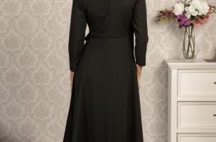 Elegantné šaty so skladacím golierom a 3/4 rukávmi Imogena, čierne