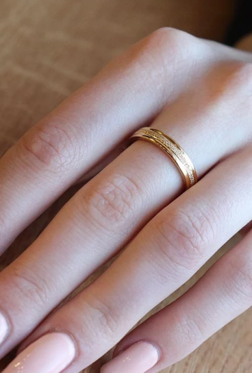 Elegantný prsteň, ART489, zlatá farba.