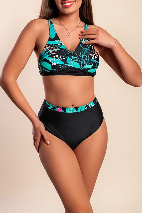 Modelka na obrázku je vysoká 170 cm a má na sebe veľkosť M