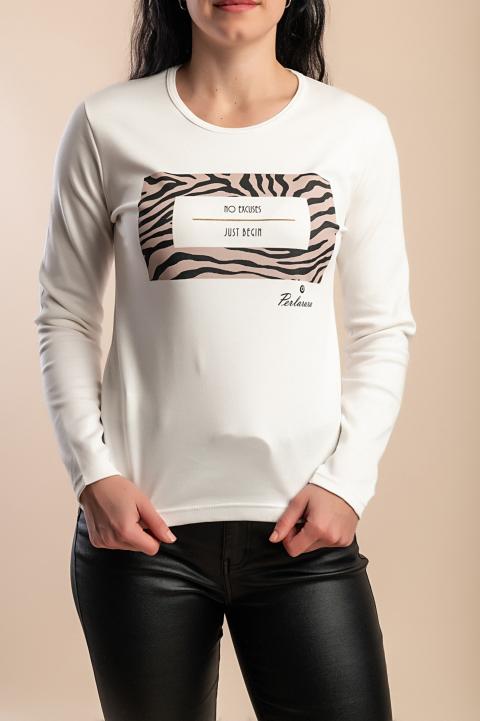 Model na obrázku má výšku 170 cm