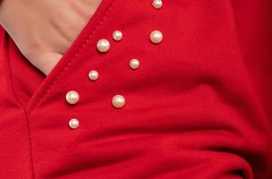 Tepláková súprava s perleťovými detailmi Tinsely, červená
