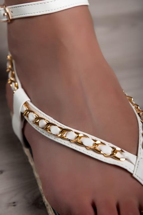 Sandále s ozdobnou retiazkou, biele