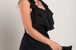 Elegantné mini šaty s volánikmi Caltana, čierne